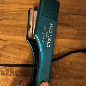 BedHead Tigi Totally Bent 2 inch crimper BH307